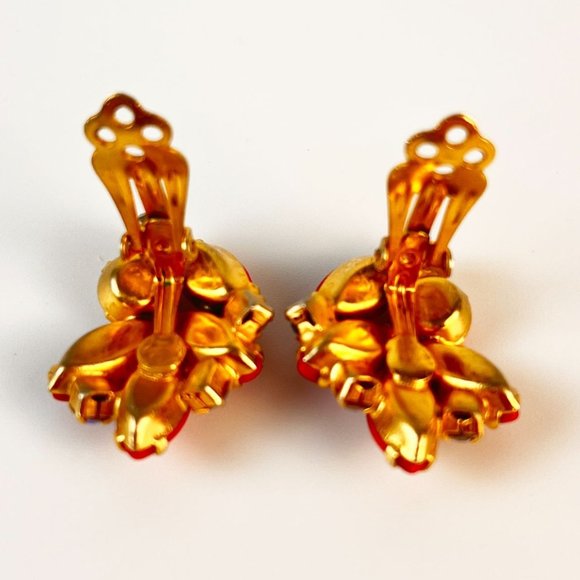 Vintage Prong Set Red Aventurine Art Glass Rhinestone Gold Tone Clip Earrings - Picture 8 of 8
